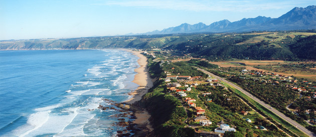 South Africa Safari 10 Garden Route scenic coastal drive with Indian Ocean, forest-covered mountains, and dramatic cliffs South Africa