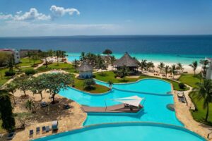 Luxury Zanzibar resort infinity pool overlooking turquoise Indian Ocean — Zanzibar packages