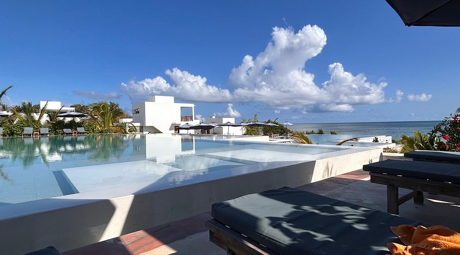 Infinity Pool Bar — Unlimited cocktails and panoramic ocean views at a Zanzibar luxury all inclusive resort
